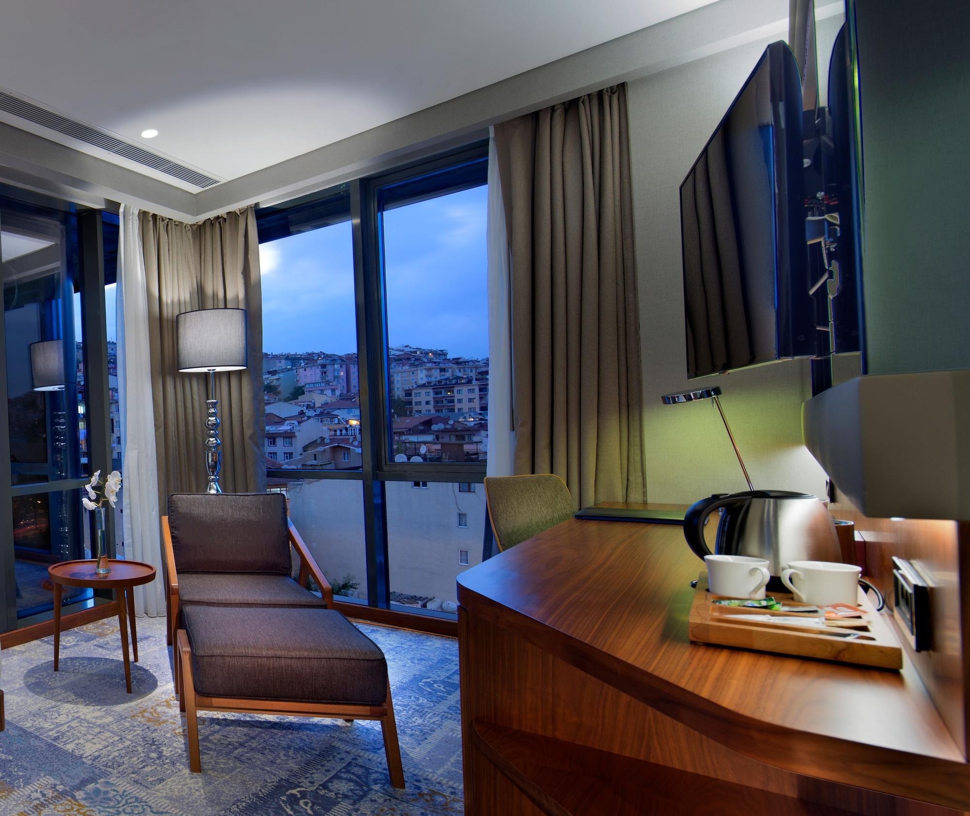 伊斯坦布尔希尔顿逸林酒店 - 皮亚利帕萨 外观 照片 A room at the hotel