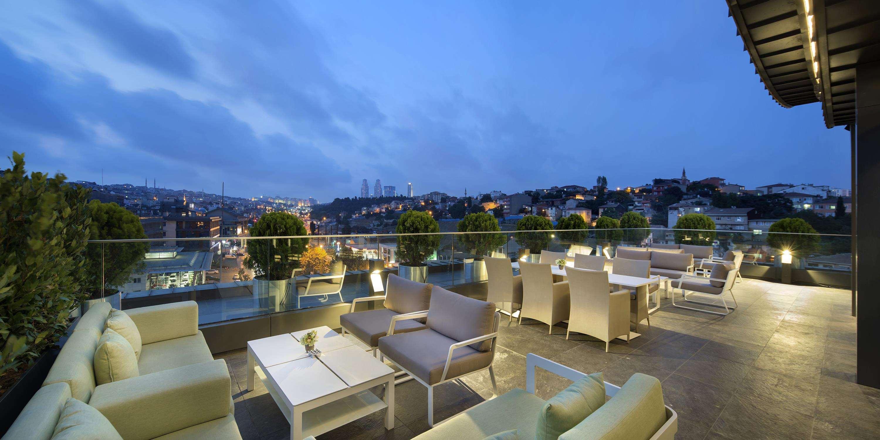 伊斯坦布尔希尔顿逸林酒店 - 皮亚利帕萨 外观 照片 The view from the rooftop