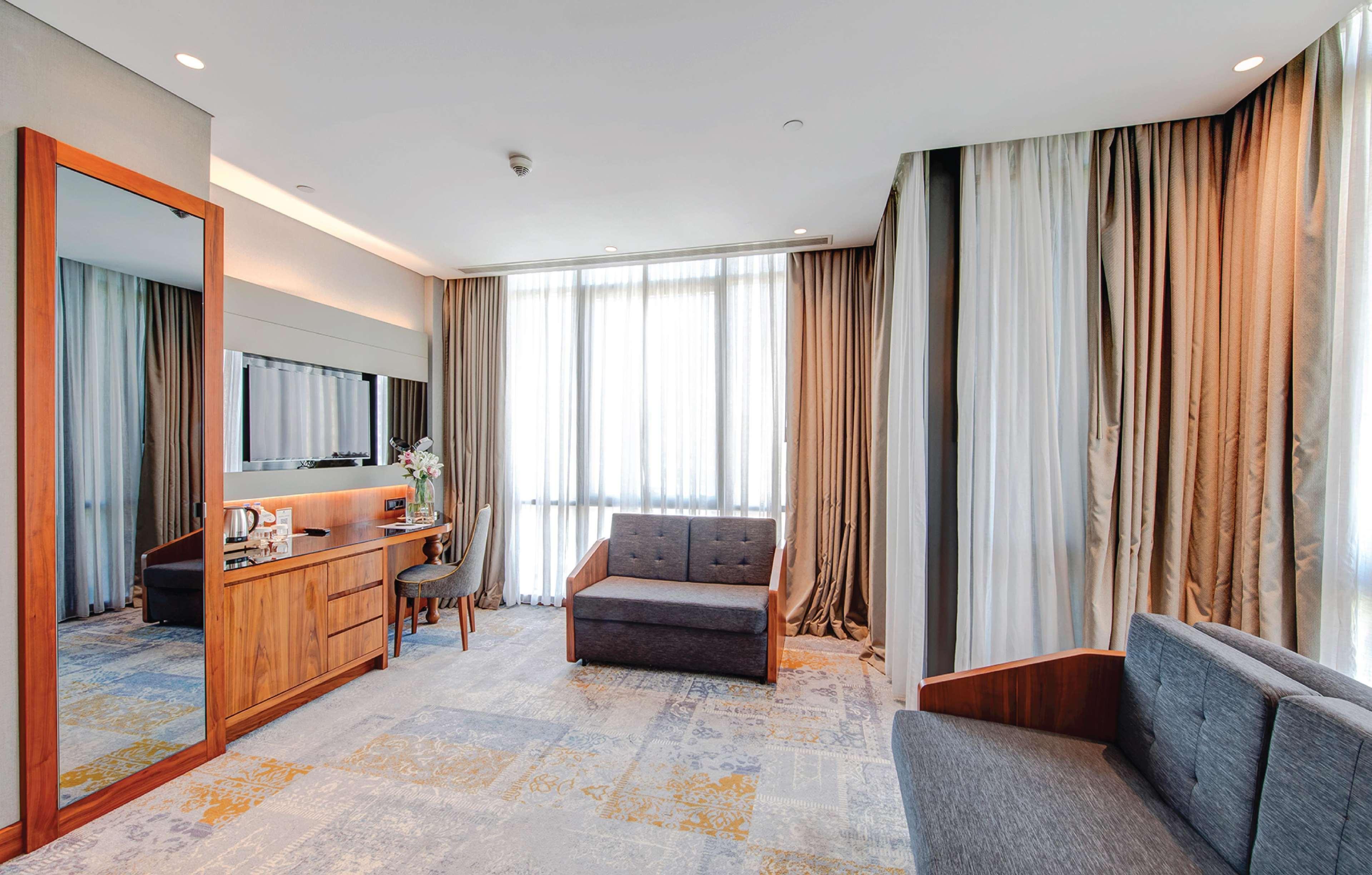 伊斯坦布尔希尔顿逸林酒店 - 皮亚利帕萨 外观 照片 A suite at the hotel