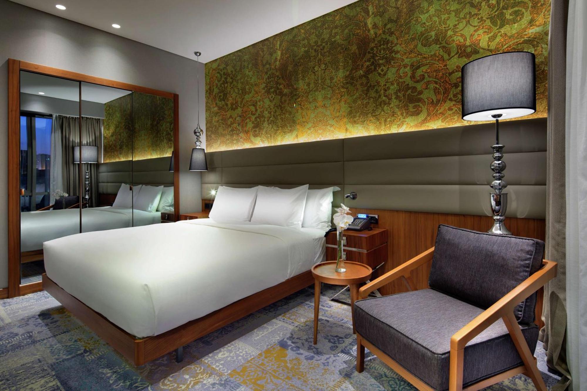 伊斯坦布尔希尔顿逸林酒店 - 皮亚利帕萨 外观 照片 Deluxe Room