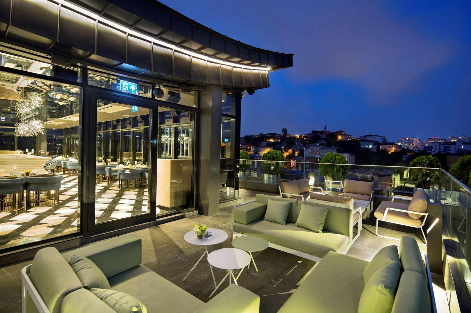 伊斯坦布尔希尔顿逸林酒店 - 皮亚利帕萨 外观 照片 The Sky Bar