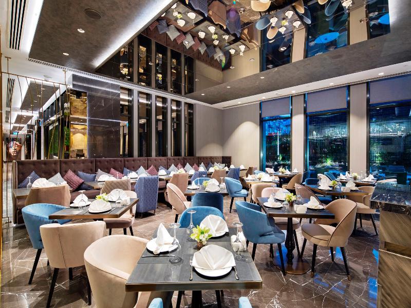伊斯坦布尔希尔顿逸林酒店 - 皮亚利帕萨 外观 照片 The interior of the restaurant